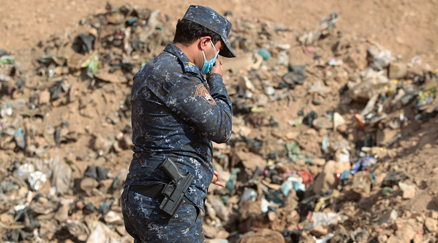 Iraq: Phát hiện hố chôn 4.000 binh sĩ bị IS sát hại ở Mosul ảnh 1